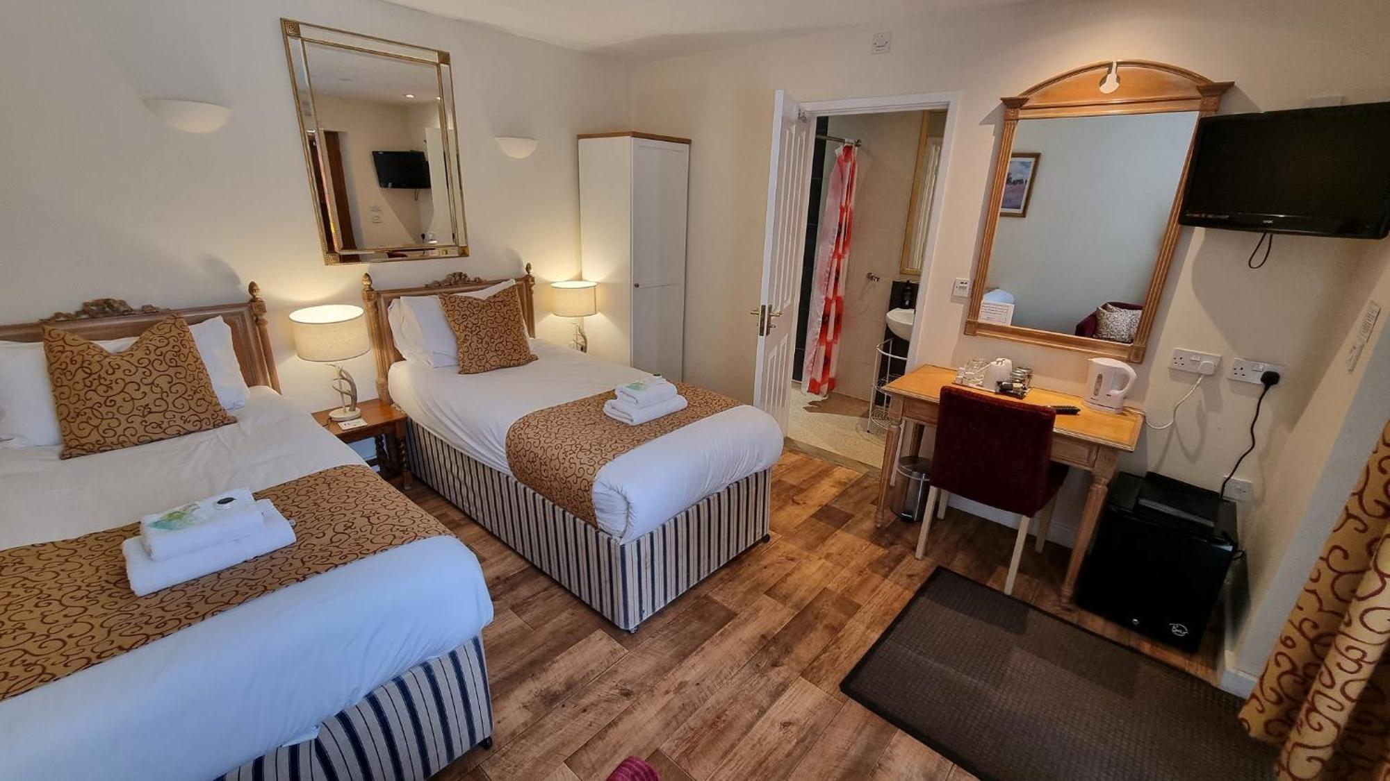 Inn The Fox & Hounds 4*